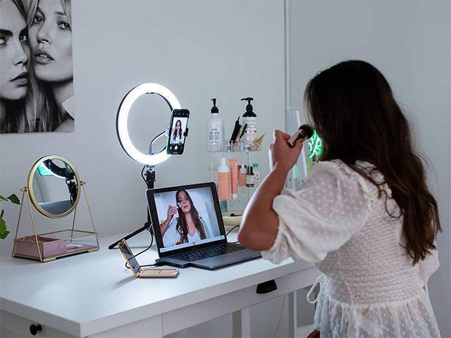5 ASTUCES POUR AMÉLIORER VOS VIDÉOS TIKTOK ET RÉELS A L'AIDE D'UNE RING LIGHT